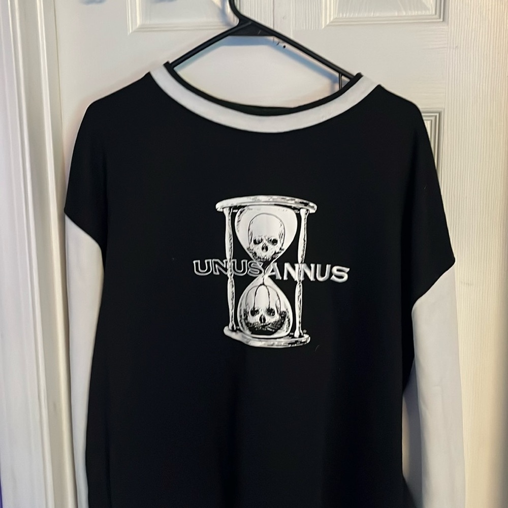 UNUS ANNUS Embroidered Crewneck